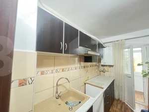 Vanzare apartament de 3 camere, etaj 3, decomandat zona Primaverii - imagine 4