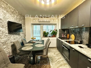 Apartament cu 3 camere - str. Decebal (zona Semiluna)