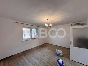 Casa individuala de vanzare cu 3 camere 1020 mp teren in Hamba