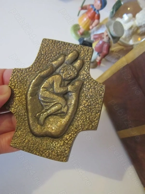  cadou rar Cruce bronz masiv "In mainile Lui" Germania 1970 - imagine 2