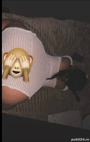 Singura în locatie,poze reale 