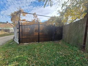 Casă bătrânească de vânzare – Comănești, cartier Straja  la  5 minute de oraș