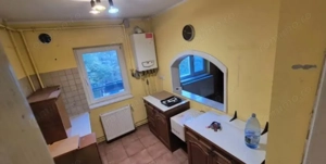 Etaj intermediar .. zona lipovei .. 3 camere .. 93000 euro