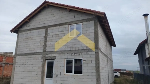 Casa la rosu de vanzare in localitatea Fantanele - imagine 8