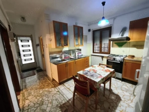 De închiriat: casă spațioasă cu terasă și garaj – Domenii - imagine 9