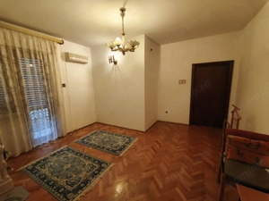 De închiriat: casă spațioasă cu terasă și garaj – Domenii - imagine 12