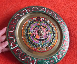 cadou rar Calendar Aztec Maya Plate bronz pictat email Mexic 1980 - imagine 5