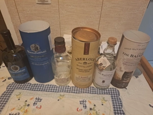 Colecție de sticle premium   goale   pentru decor și colecție