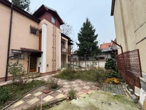 De închiriat: casă spațioasă cu terasă și garaj – Domenii - imagine 19