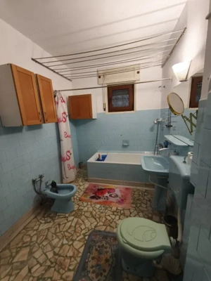 De închiriat: casă spațioasă cu terasă și garaj – Domenii - imagine 17