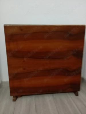 Masa pliabilă pentru 4 -6 persoane.