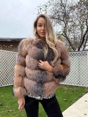 Haină de blană vulpe.