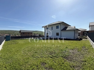 Casă individuală cu garaj și 700 teren Chinteni