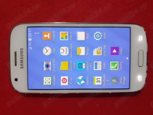 Smartphone Samsung Galaxy Ace 4 de culoare albă cu accesorii originale
