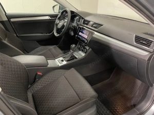 Skoda Superb - imagine 10