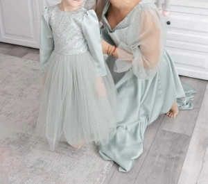 Vând set de 3 rochite asortate Mama&2 fetițe