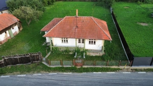 Vând teren cu proiect de casă.