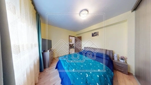 Ap.cu 3 camere, 2 bai si balcon, etaj intermediar, mobilat si utilat - imagine 14