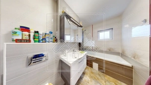 Ap.cu 3 camere, 2 bai si balcon, etaj intermediar, mobilat si utilat - imagine 17