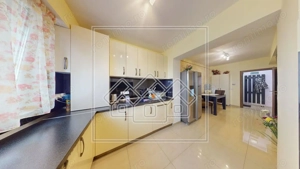 Ap.cu 3 camere, 2 bai si balcon, etaj intermediar, mobilat si utilat - imagine 6