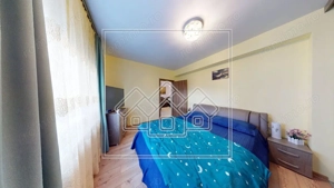 Ap.cu 3 camere, 2 bai si balcon, etaj intermediar, mobilat si utilat - imagine 11