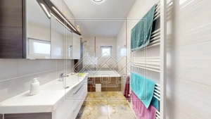 Ap.cu 3 camere, 2 bai si balcon, etaj intermediar, mobilat si utilat - imagine 15