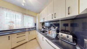 Ap.cu 3 camere, 2 bai si balcon, etaj intermediar, mobilat si utilat - imagine 5