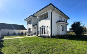 Vânzare casă 5 camere nouă elegantă și spațioasă în Hărman - imagine 2