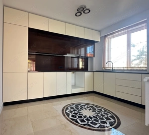 Vânzare casă 5 camere nouă elegantă și spațioasă în Hărman - imagine 15