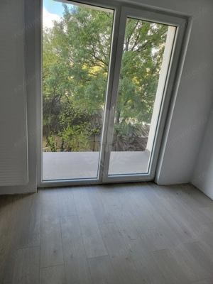 // 2 CAMERE// WHITE TOWER// - imagine 3