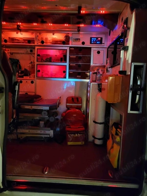 Renault Master Ambulanță - imagine 2