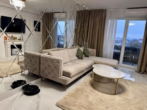 //2 CAMERE WHITE TOWER//