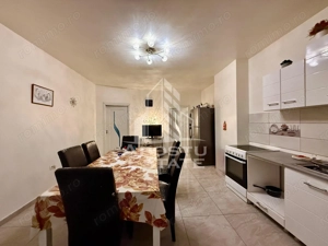 Apartament 2 camere,curte comuna,zona Lunei - imagine 12