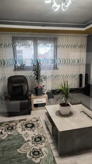 Casa,6 camere ,curte comuna in zona buna