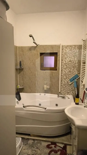 Casa,6 camere ,curte comuna in zona buna - imagine 9