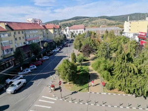 Apartament 3 camere, decomandat - ULTRACENTRAL HAȚEG - imagine 8