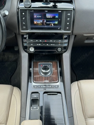 Vand  Jaguar F-Pace 25Prestige AWD 2018 - imagine 7