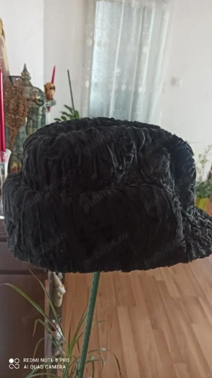 ocazie unica- caciula blana astrahan la doar 130 lei