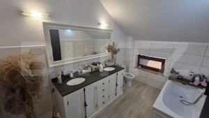 Casă Individuală Modernă cu Panouri Solare, Intrare Separată și Curte Spațioasă - imagine 12