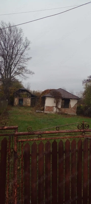 Se vinde teren cu 2 locuințe nelocuibile. - imagine 4