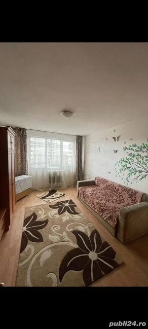 Podu ros la bulevard, garsoniera mobilata