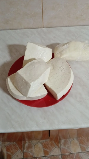 Brânză de burduf și telemea de oaie sărată 