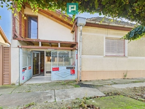 Casă+spaţiu comercial în Ghioroc, vânzare în rate