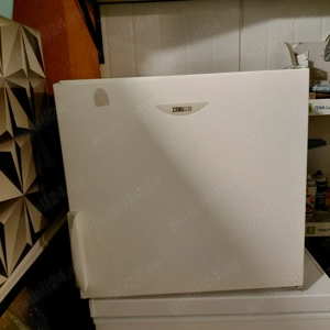 Vând minifrigider Zanussi