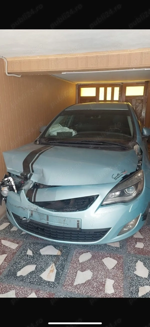 Vand Opel astra j,avariata. Preț avantajos