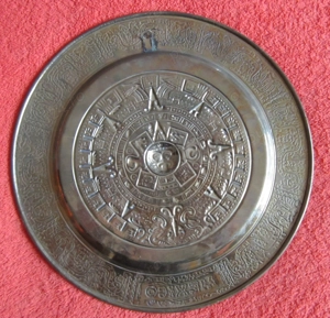 cadou rar Calendar Aztec Maya Plate bronz pictat email Mexic 1980 - imagine 4