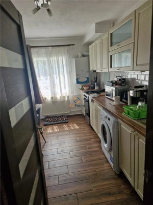 Decomandat 2 camere la parter zona Soarelui