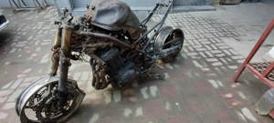 Kawasaki Z900, 2024, si 2022, daune de Incendiu, reabilitare sau piese