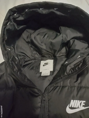 vând geacă Nike nouă lungă neagră cu glugă și etichete de iarnă. - imagine 5