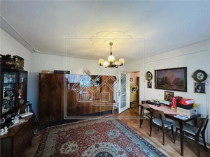 Ap cu 2 camere, balcon, etaj 3 4, zona Terezian